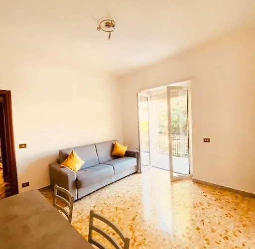 Charming & Quiet With Private Deck Next To Metro Rzym