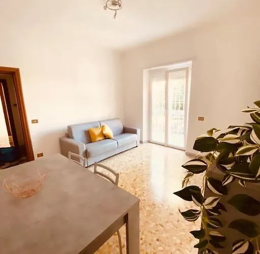 Charming & Quiet With Private Deck Next To Metro Apartament *