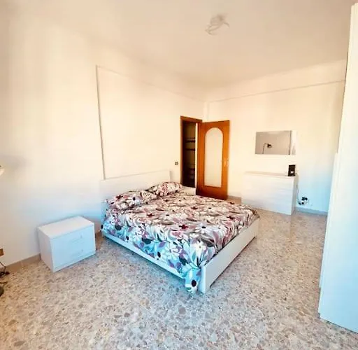 Charming & Quiet With Private Deck Next To Metro Apartament *